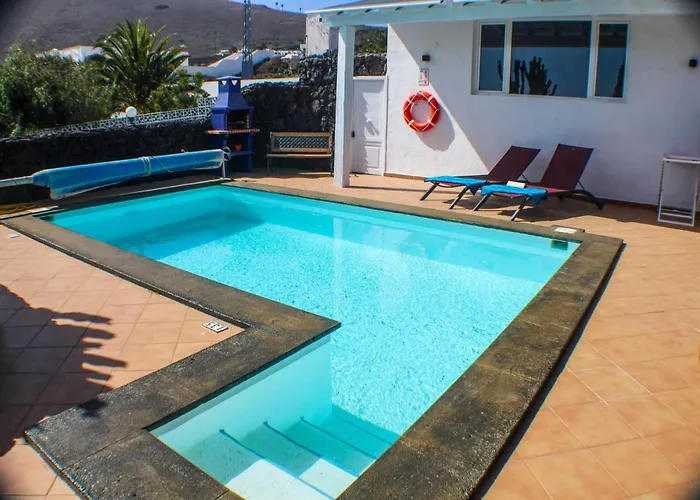 Cactus Piscina Climatizada فيلة