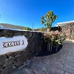 Cactus Piscina Climatizada * La Asomada (Lanzarote)